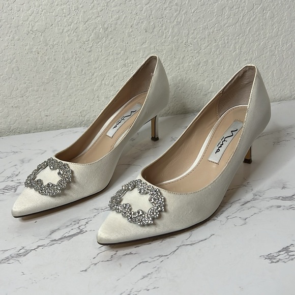 Nina New York Shoes - NINA NEW YORK HEELS NEYA
WOMENS IVORY SATIN JEWELED MID-HEEL CLASSIC DRESS PUMP